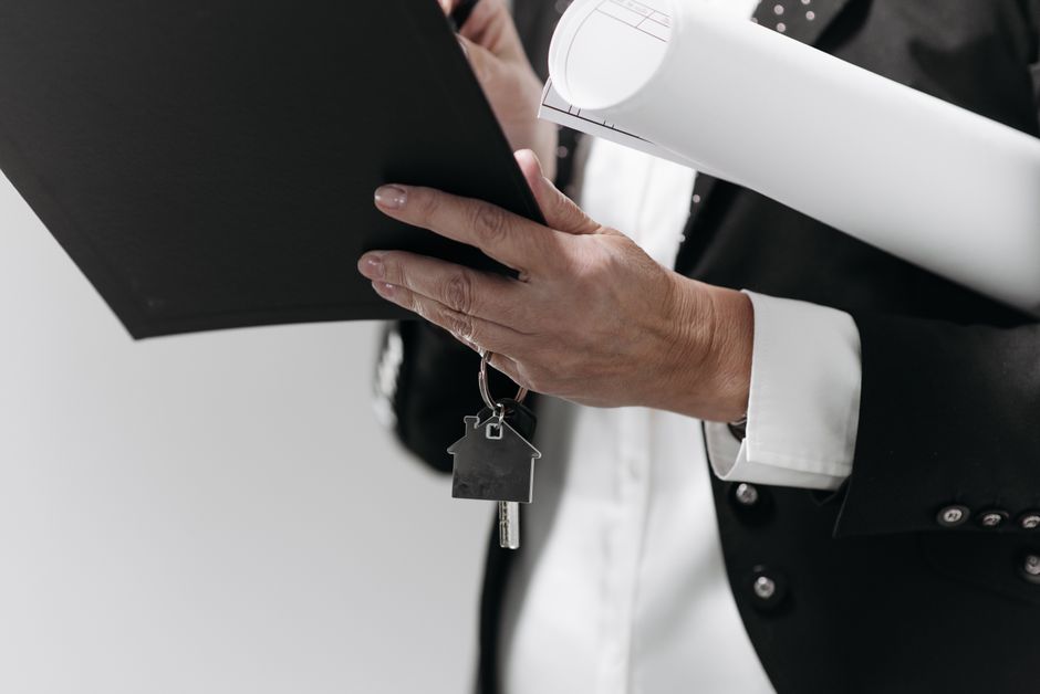 when to hire a real estate attorney